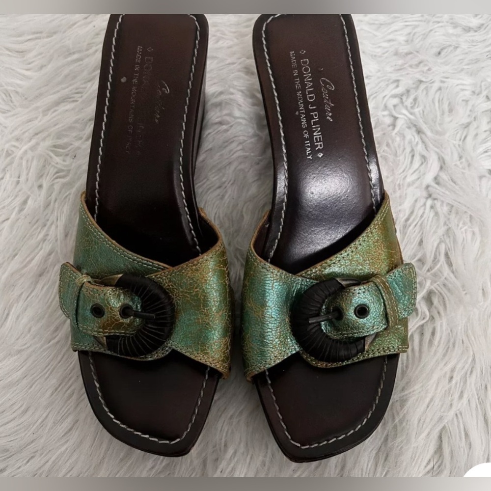 Donald J Pliner Chunky Green Wedge